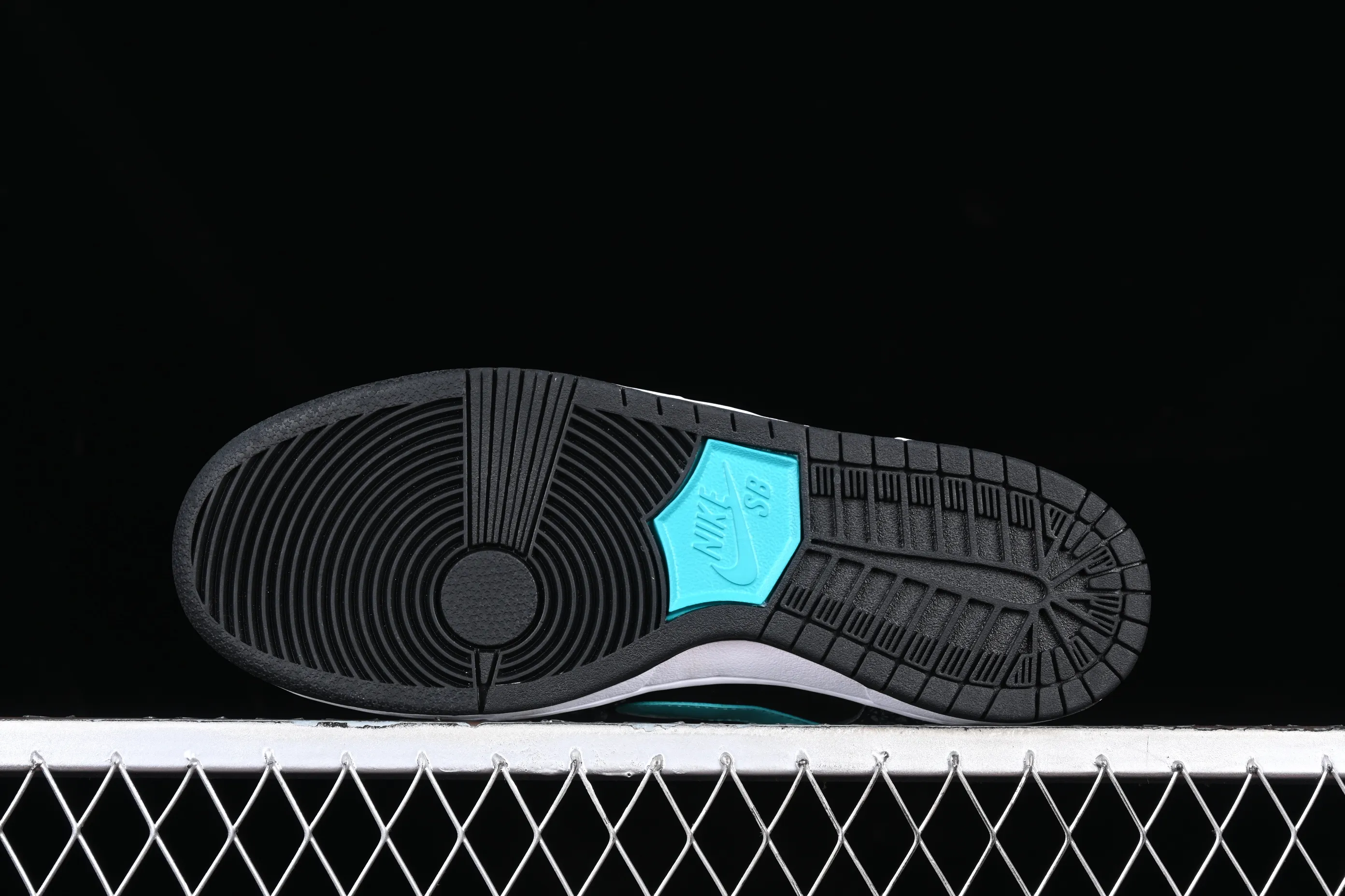 All categories Nk SB Dunk series Nk SB Dunk Low low-top sneakers F version Nk SB Dunk Low Pro black and white green spotted pattern sports skateboard shoes BQ6817-009